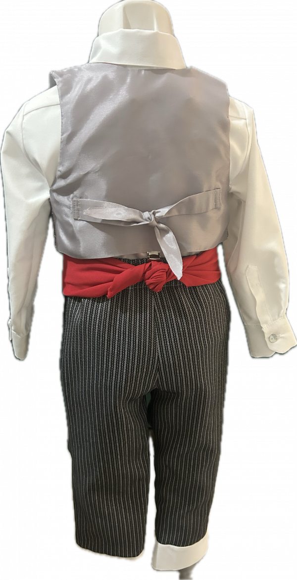 TRAJE  CORTO DE NIÑO CON CHALEQUILLO