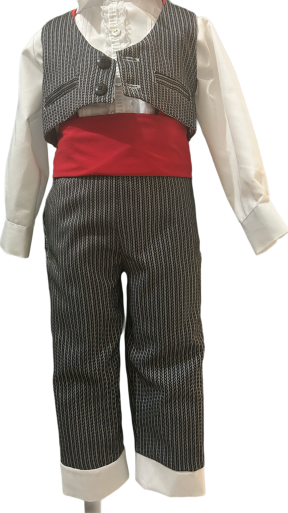 TRAJE  CORTO DE NIÑO CON CHALEQUILLO