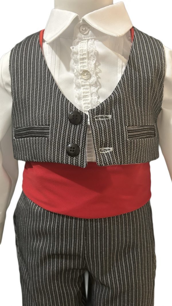 TRAJE  CORTO DE NIÑO CON CHALEQUILLO