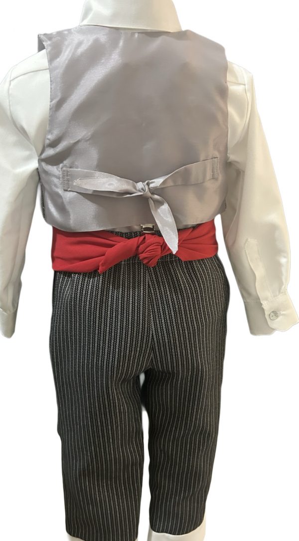 TRAJE  CORTO DE NIÑO CON CHALEQUILLO